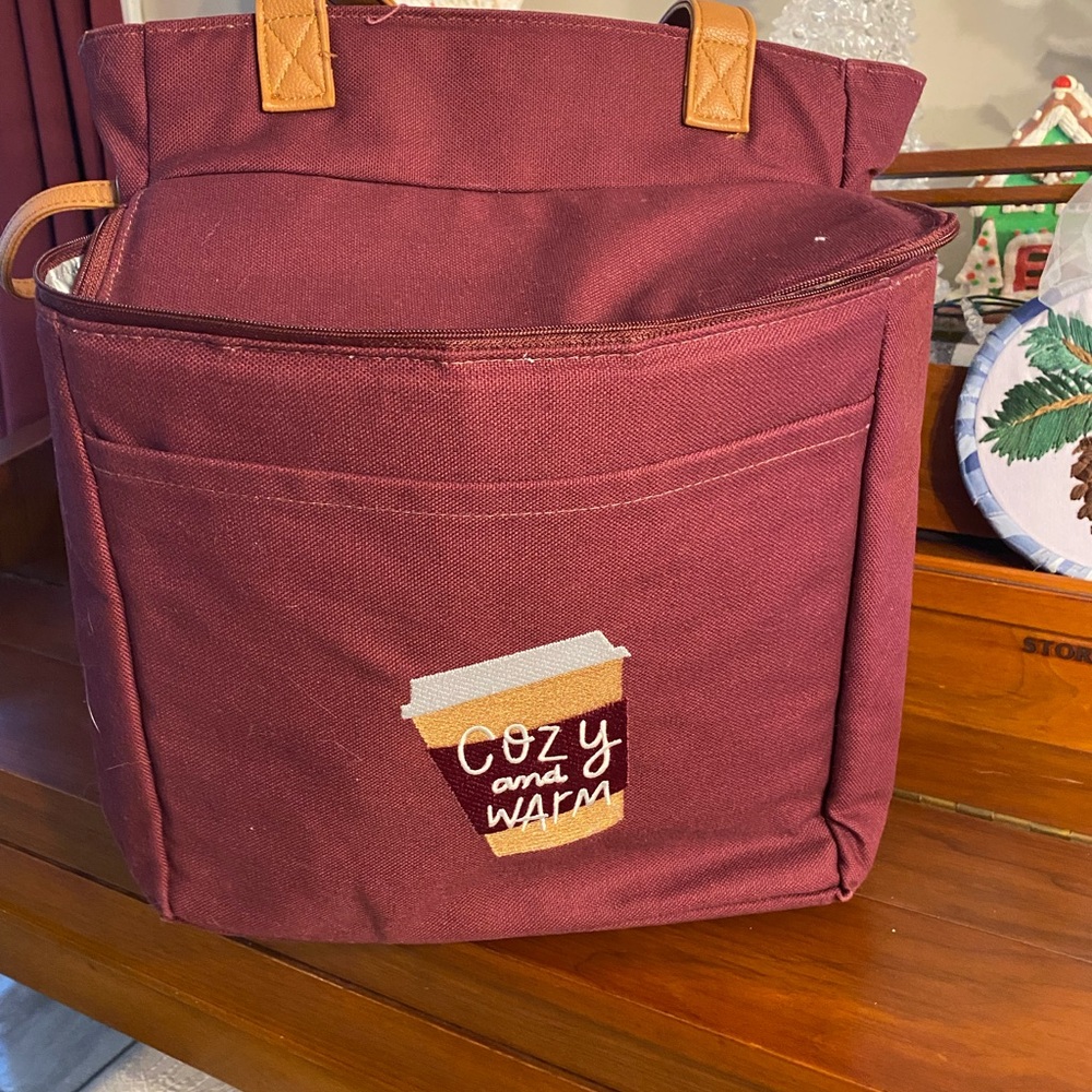 Thirty-One Thermal Market Tote.   Burgundy Tote Bag with Cozy Design